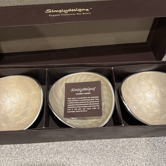 Simplydesignz set of 3 but bowls. Still in packaging - Picture 4 of 5